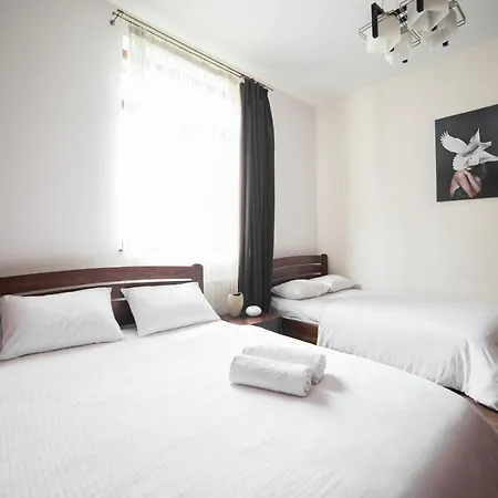 з сучасним ремонтом на площі митній Apartment *